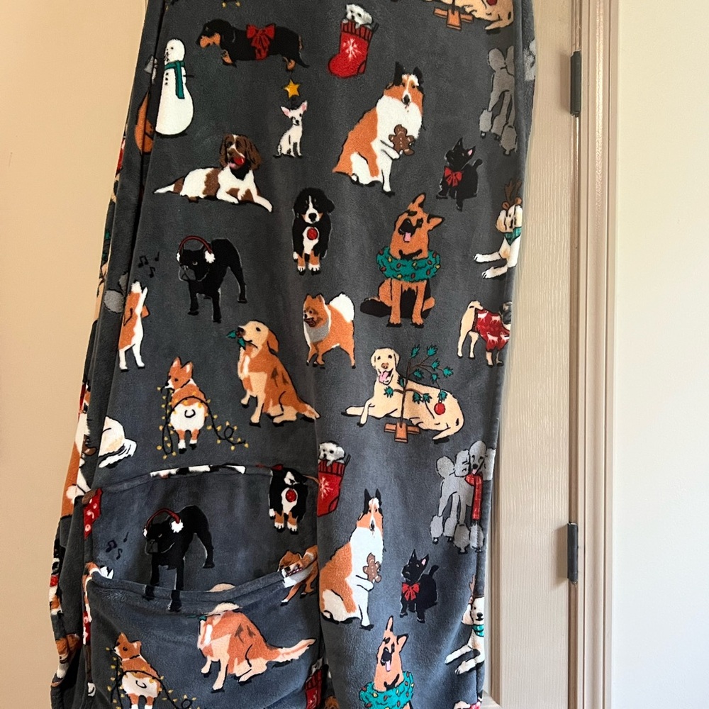 Vera Bradley Holiday Dogs Cozy Gray Travel Blanket